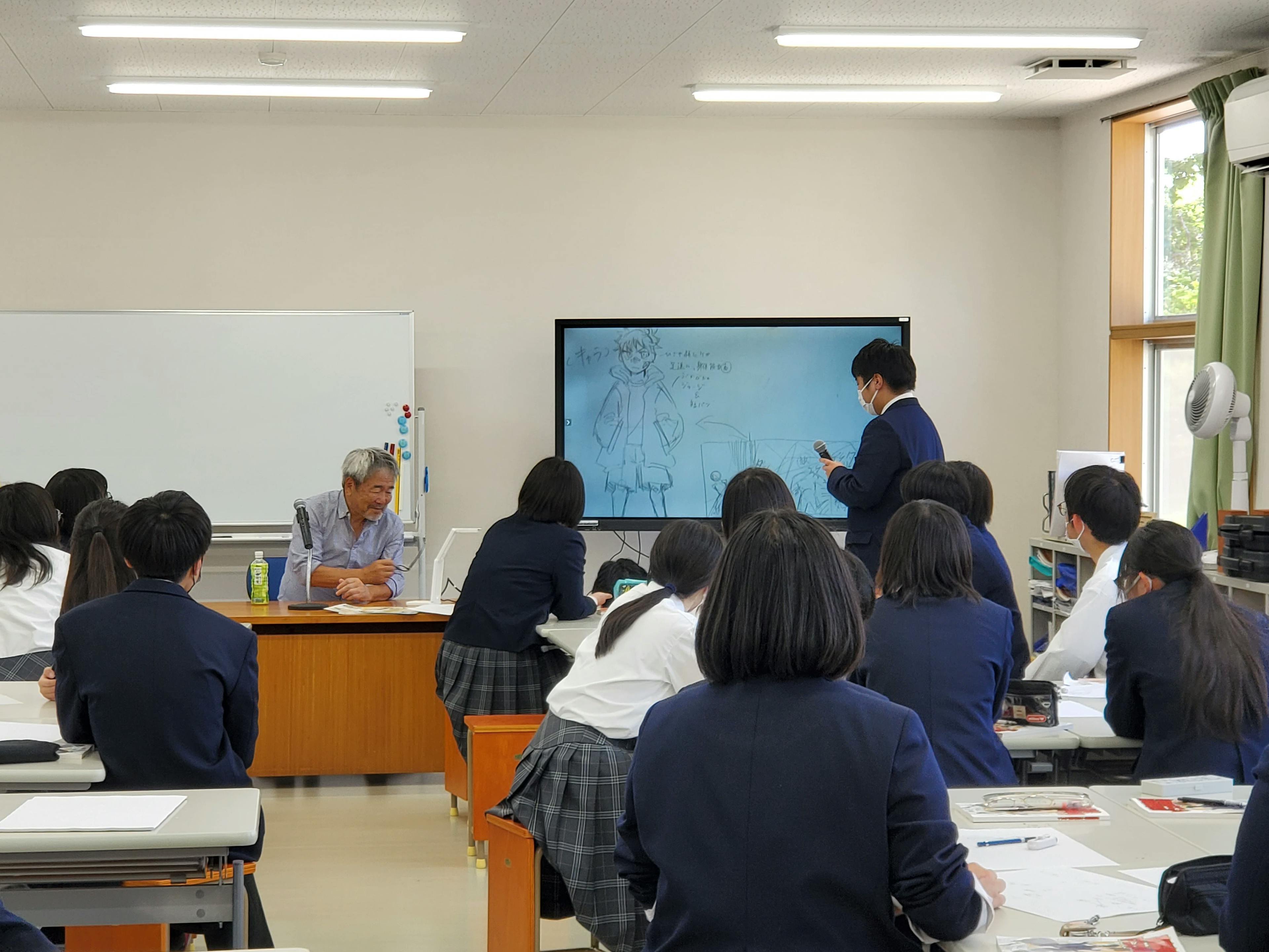 แผนกมังงะของโรงเรียนมัธยมทาคาโมริได้ปรากฏตัวในรายการ "Chou Muteki Class" ของ Nippon Television